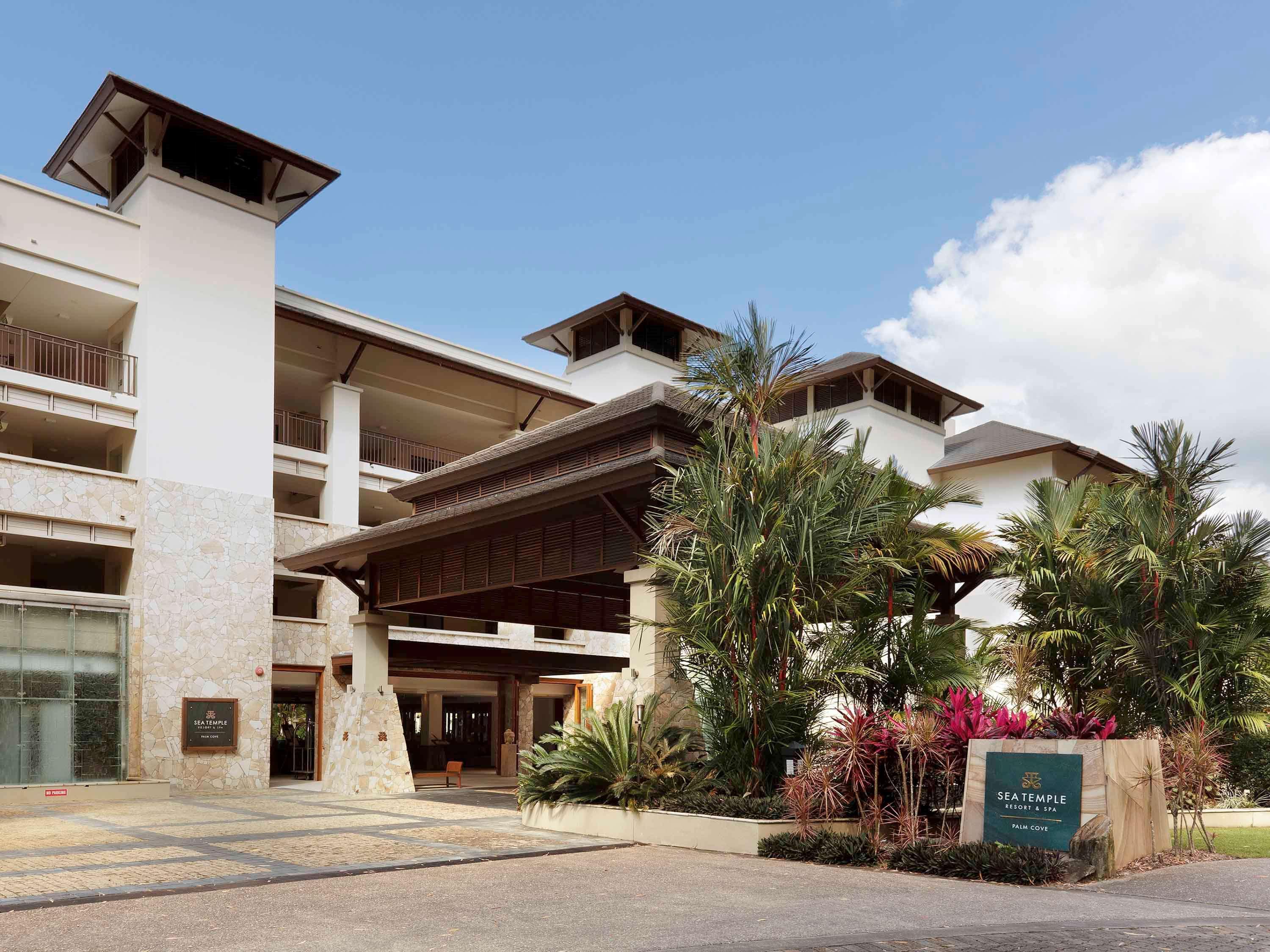 Pullman Palm Cove Sea Temple Resort & Spa Exterior photo